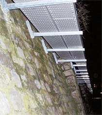 Mur extérieur : Chemin de câbles isolant PVC UV Intempéries
