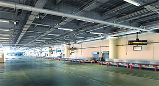 Cable distribution in baggage unloading and handling areas.Instalaciones en Terminales aeroportuarias.