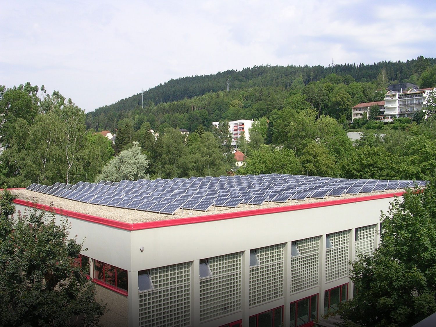 Photovoltaic rooftop in Germany with Unex Insulating Cable Tray 66